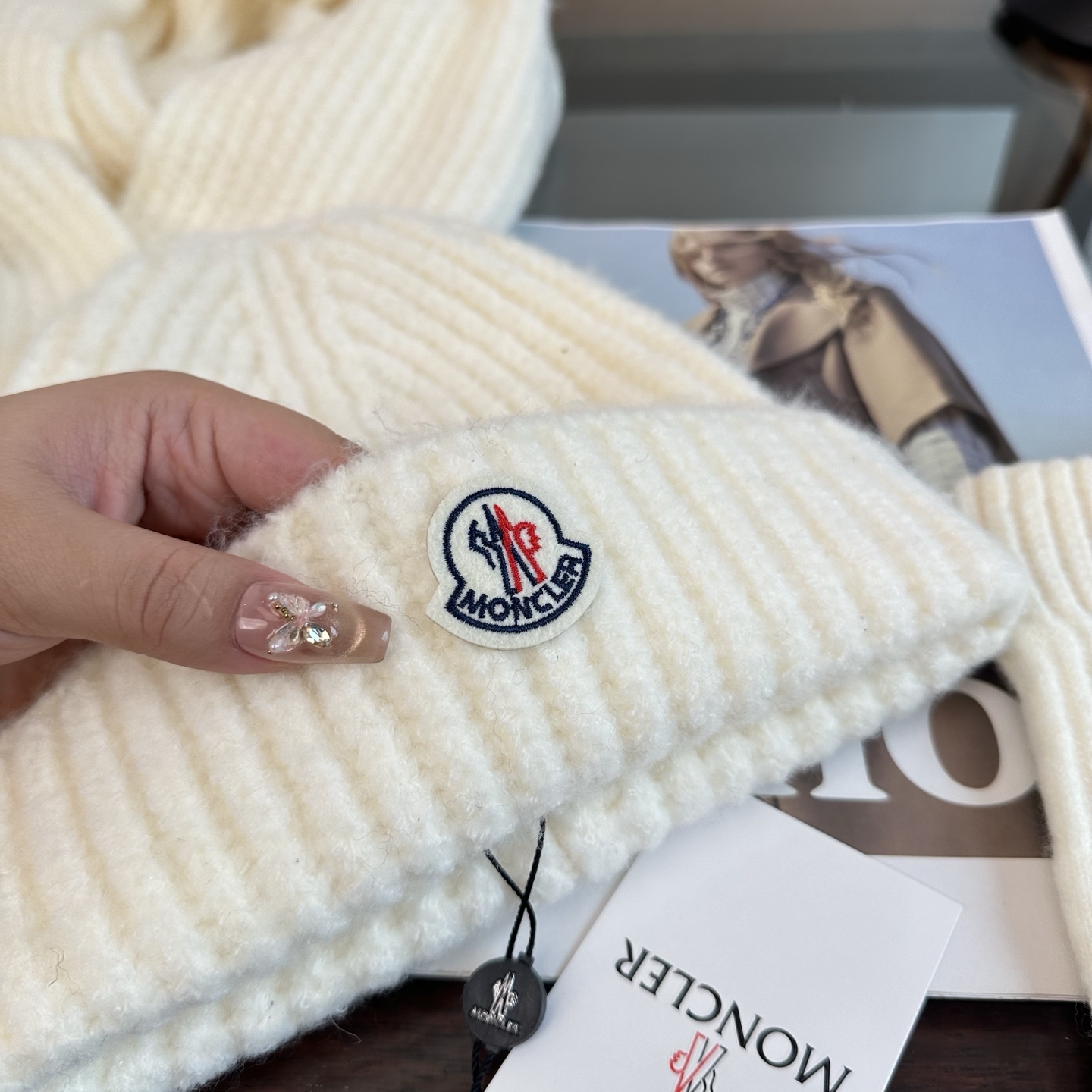 Moncler 蒙口三件套装秋冬款翻边羊毛针织毛线帽 高品质定制！这款必定是极简主义的最爱 干净，利索，时尚百搭，绝对不