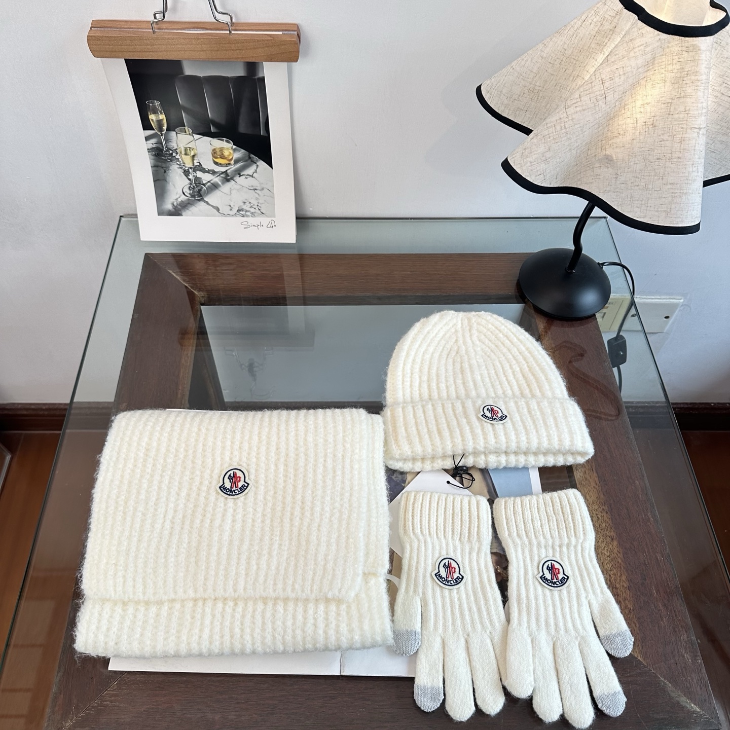 Moncler 蒙口三件套装秋冬款翻边羊毛针织毛线帽 高品质定制！这款必定是极简主义的最爱 干净，利索，时尚百搭，绝对不