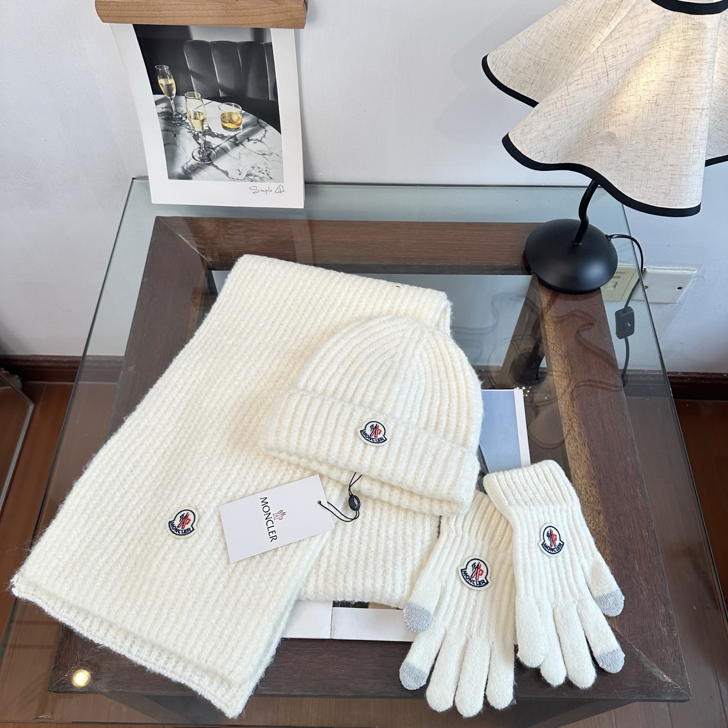 Moncler 蒙口三件套装秋冬款翻边羊毛针织毛线帽 高品质定制！这款必定是极简主义的最爱 干净，利索，时尚百搭，绝对不