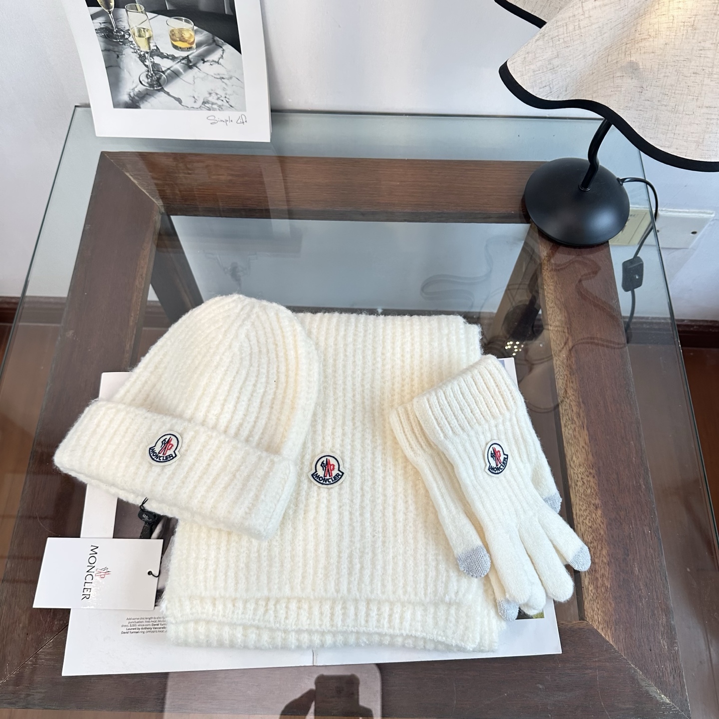 Moncler 蒙口三件套装秋冬款翻边羊毛针织毛线帽 高品质定制！这款必定是极简主义的最爱 干净，利索，时尚百搭，绝对不