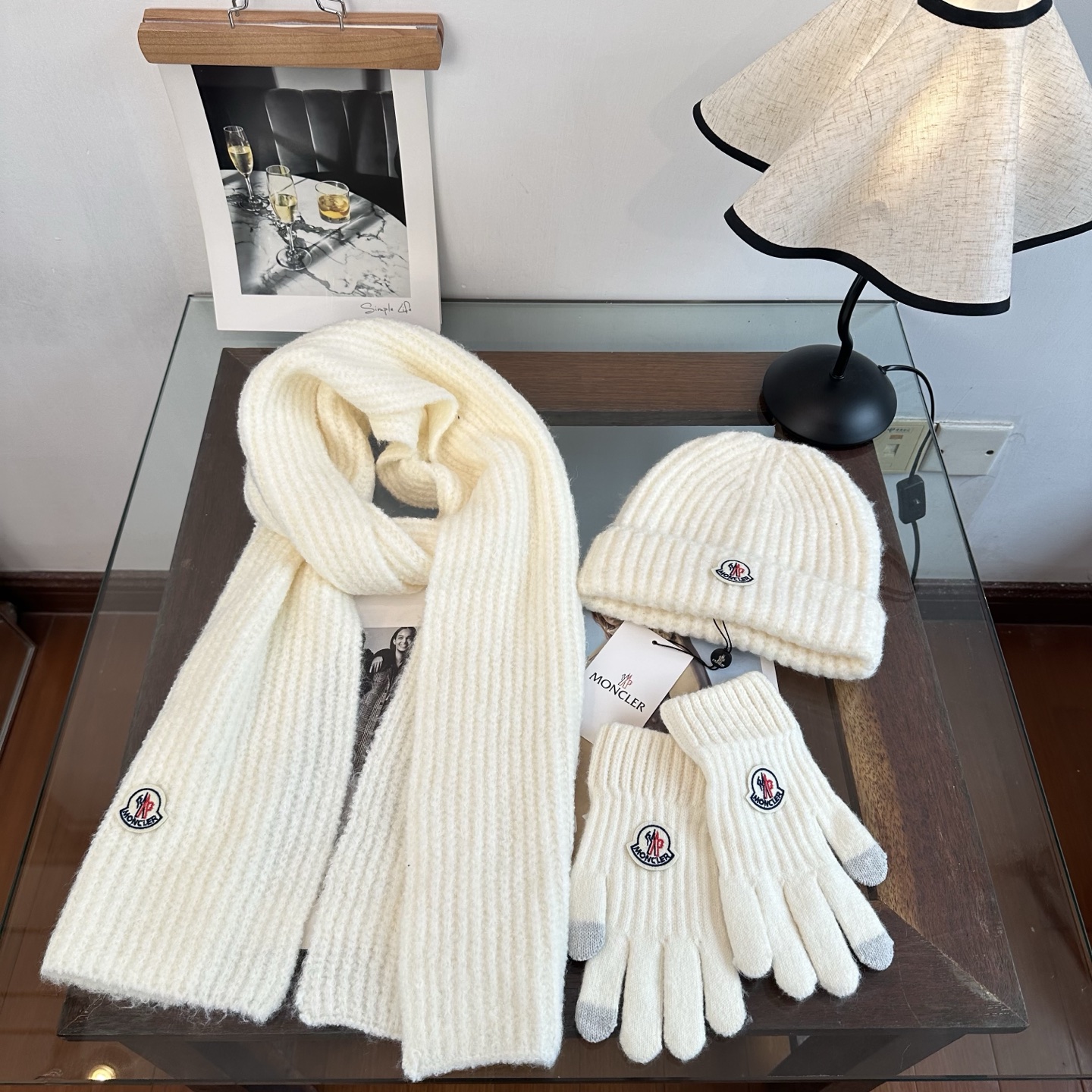 Moncler 蒙口三件套装秋冬款翻边羊毛针织毛线帽 高品质定制！这款必定是极简主义的最爱 干净，利索，时尚百搭，绝对不