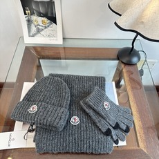 Moncler 蒙口三件套装秋冬款翻边羊毛针织毛线帽 高品质定制!这款必定是极简主义的最爱 干净,利索,时尚百搭,绝对不 Moncler 蒙口三件套装秋冬款翻边羊毛针织毛线帽 高品质定制!这款必定是极简主义的最爱 干净,利索,时尚百搭,绝对不