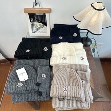 Moncler 蒙口三件套装秋冬款翻边羊毛针织毛线帽 高品质定制!这款必定是极简主义的最爱 干净,利索,时尚百搭,绝对不 Moncler 蒙口三件套装秋冬款翻边羊毛针织毛线帽 高品质定制!这款必定是极简主义的最爱 干净,利索,时尚百搭,绝对不