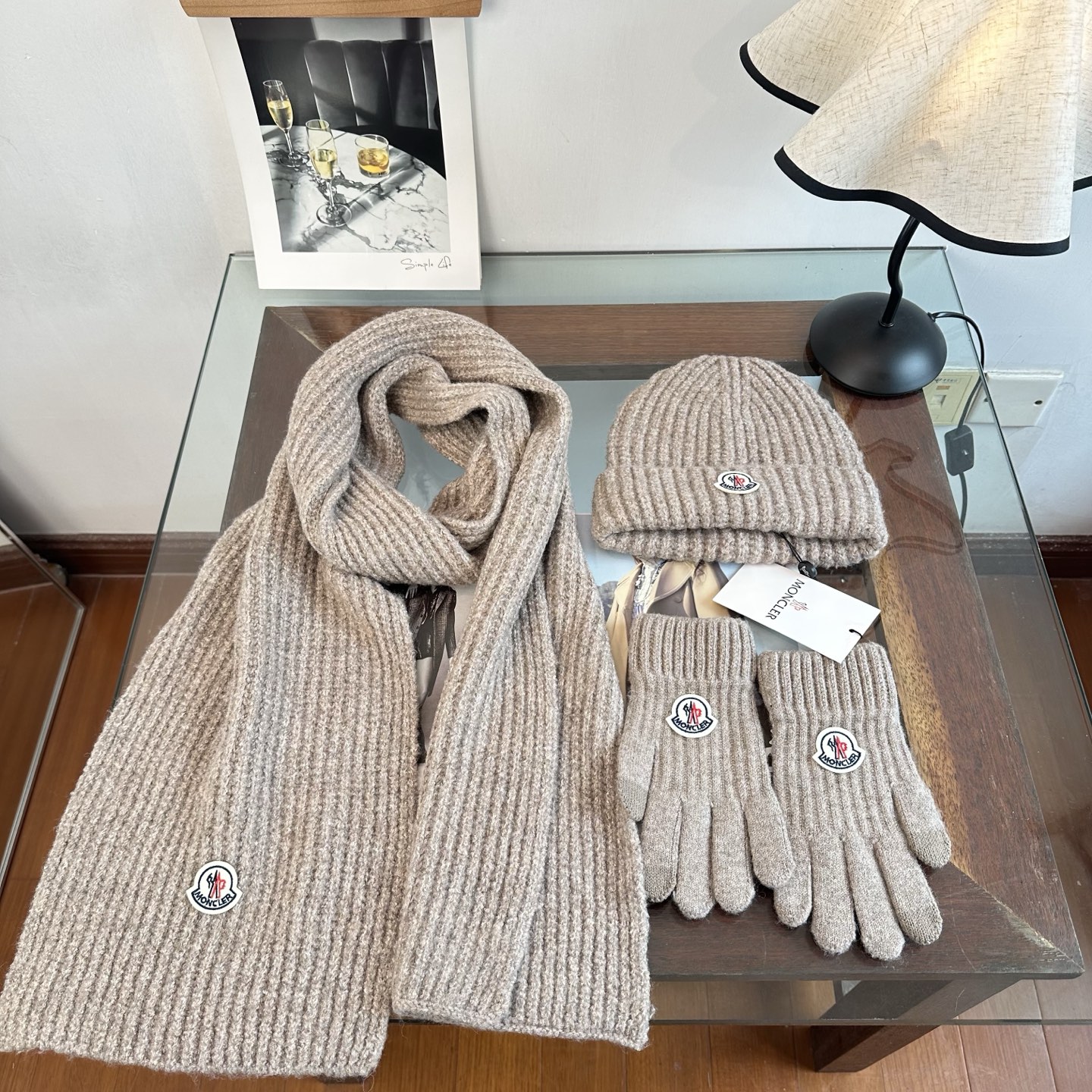 Moncler 蒙口三件套装秋冬款翻边羊毛针织毛线帽 高品质定制！这款必定是极简主义的最爱 干净，利索，时尚百搭，绝对不