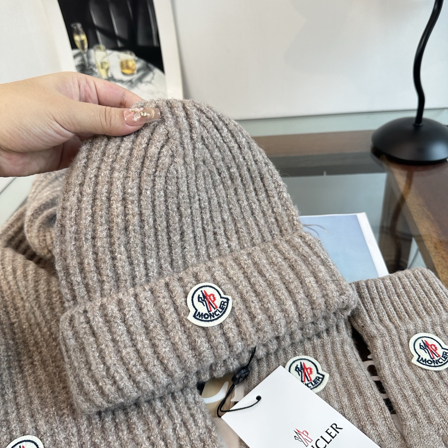 Moncler 蒙口三件套装秋冬款翻边羊毛针织毛线帽 高品质定制！这款必定是极简主义的最爱 干净，利索，时尚百搭，绝对不