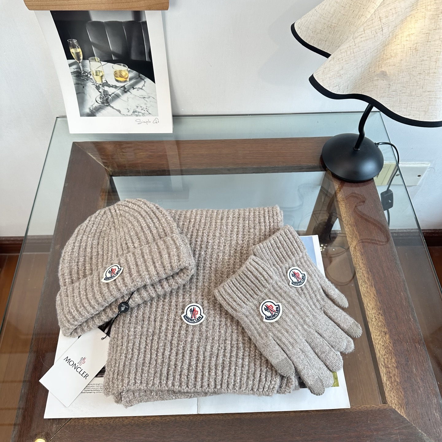 Moncler 蒙口三件套装秋冬款翻边羊毛针织毛线帽 高品质定制！这款必定是极简主义的最爱 干净，利索，时尚百搭，绝对不