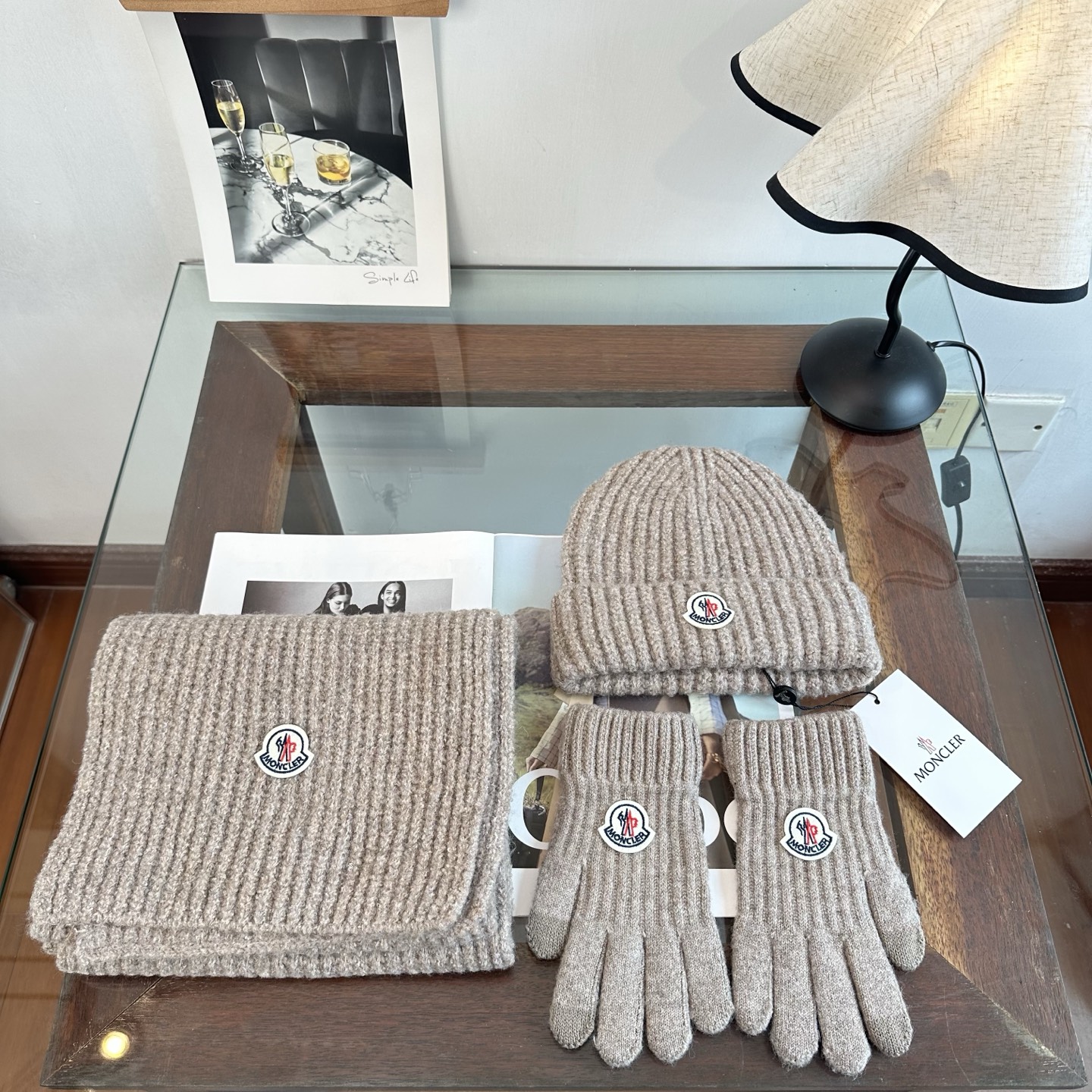 Moncler 蒙口三件套装秋冬款翻边羊毛针织毛线帽 高品质定制！这款必定是极简主义的最爱 干净，利索，时尚百搭，绝对不