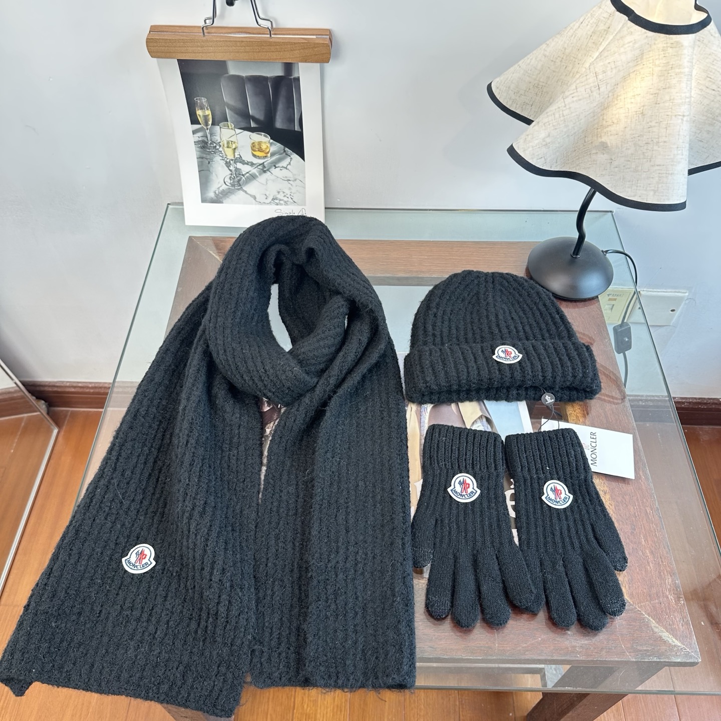 Moncler 蒙口三件套装秋冬款翻边羊毛针织毛线帽 高品质定制！这款必定是极简主义的最爱 干净，利索，时尚百搭，绝对不
