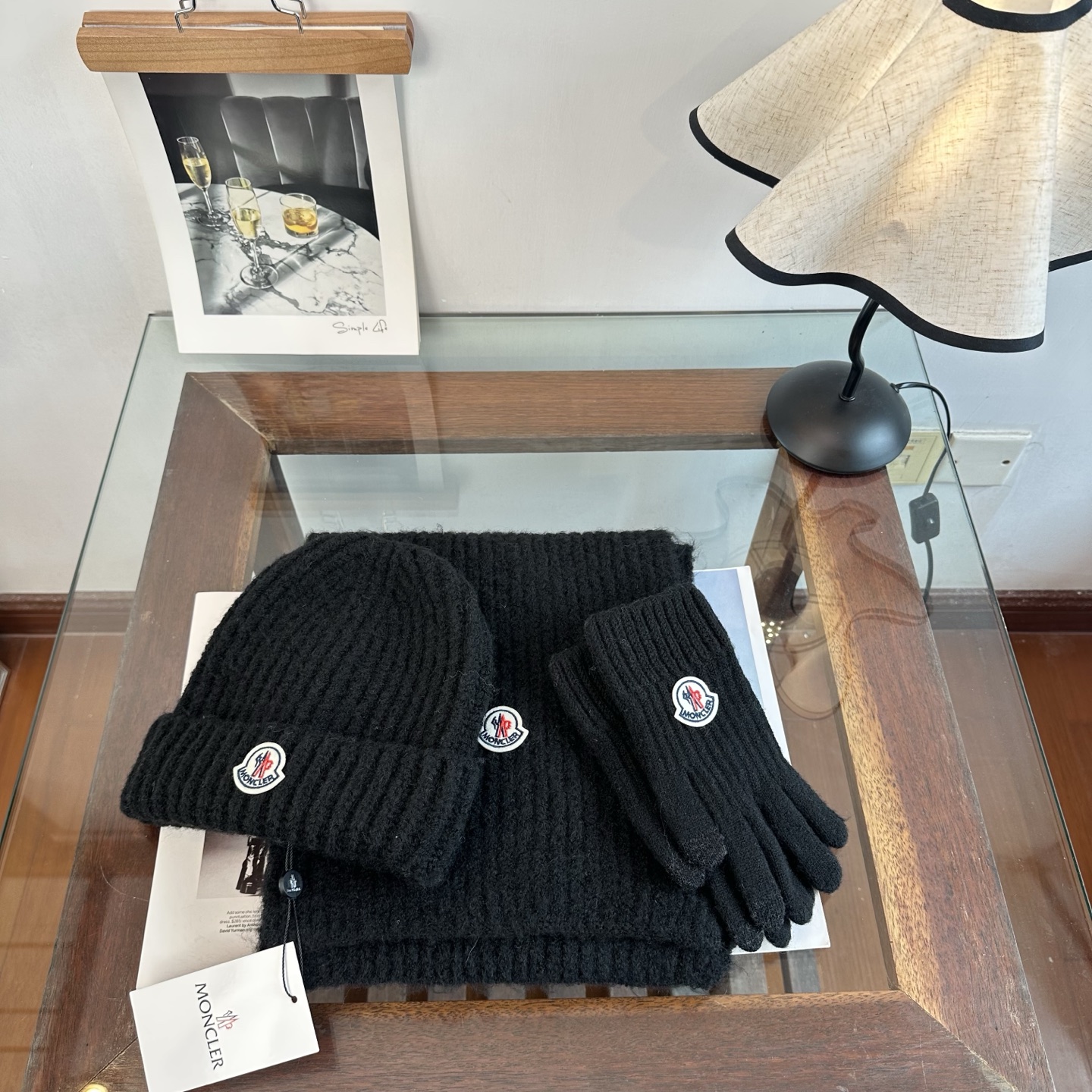 Moncler 蒙口三件套装秋冬款翻边羊毛针织毛线帽 高品质定制！这款必定是极简主义的最爱 干净，利索，时尚百搭，绝对不
