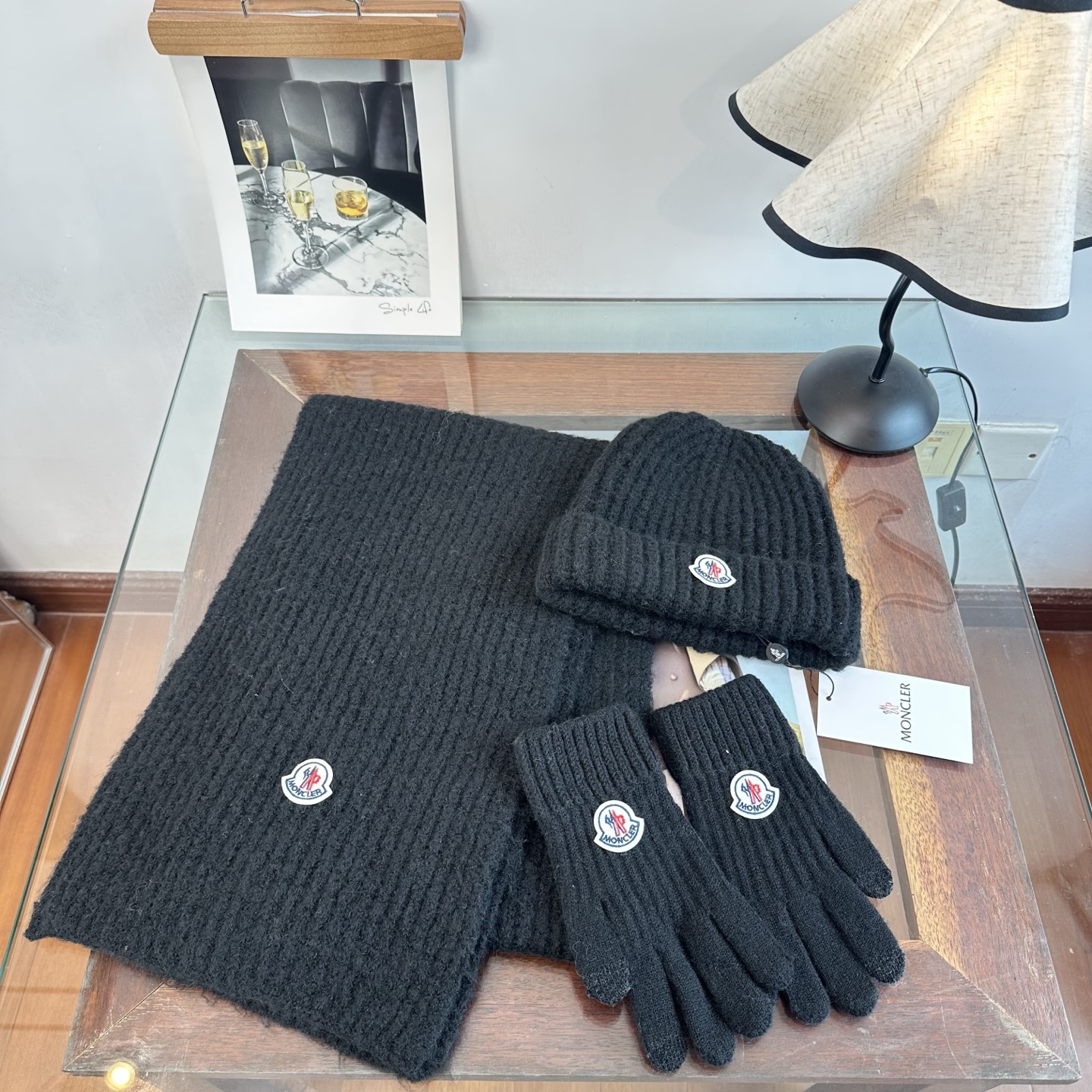 Moncler 蒙口三件套装秋冬款翻边羊毛针织毛线帽 高品质定制！这款必定是极简主义的最爱 干净，利索，时尚百搭，绝对不
