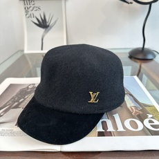 LV 新款毛呢帽女秋冬百搭辣妹个性显脸小 不挑人的帽型 LV 新款毛呢帽女秋冬百搭辣妹个性显脸小 不挑人的帽型