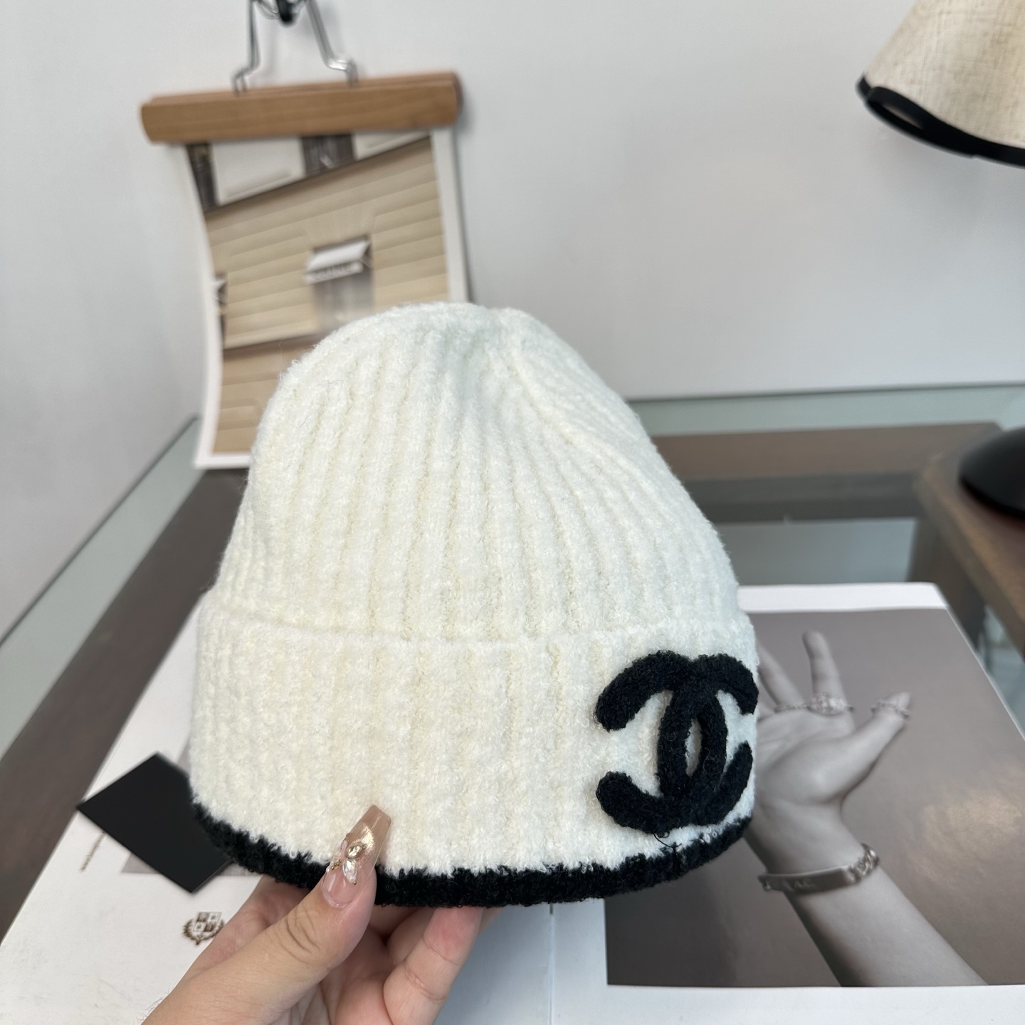 CHANEL香奈儿 👒 秋冬新款针织毛线帽，超火爆💖质感一流，出街超好搭配！减龄神器