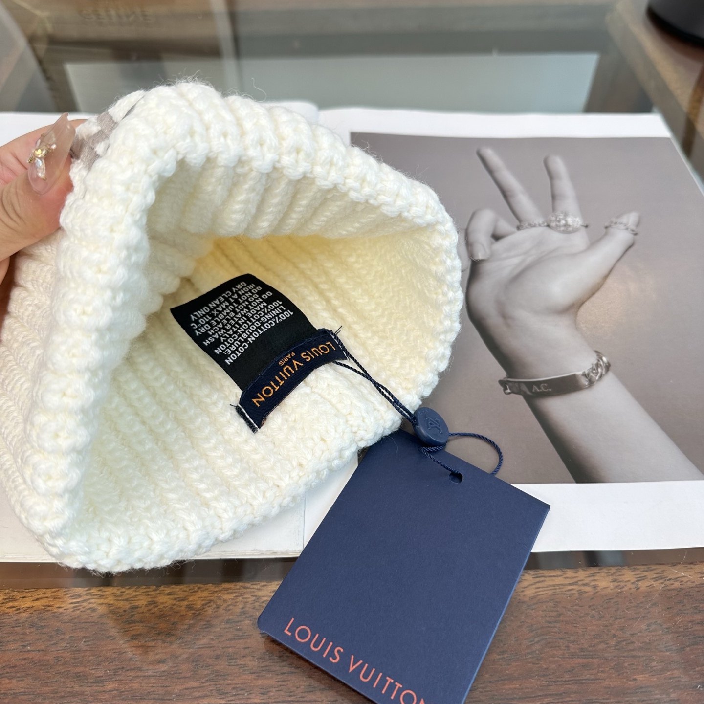 LV👒 秋冬新款针织毛线帽，超火爆💖质感一流，出街超好搭配！减龄神器