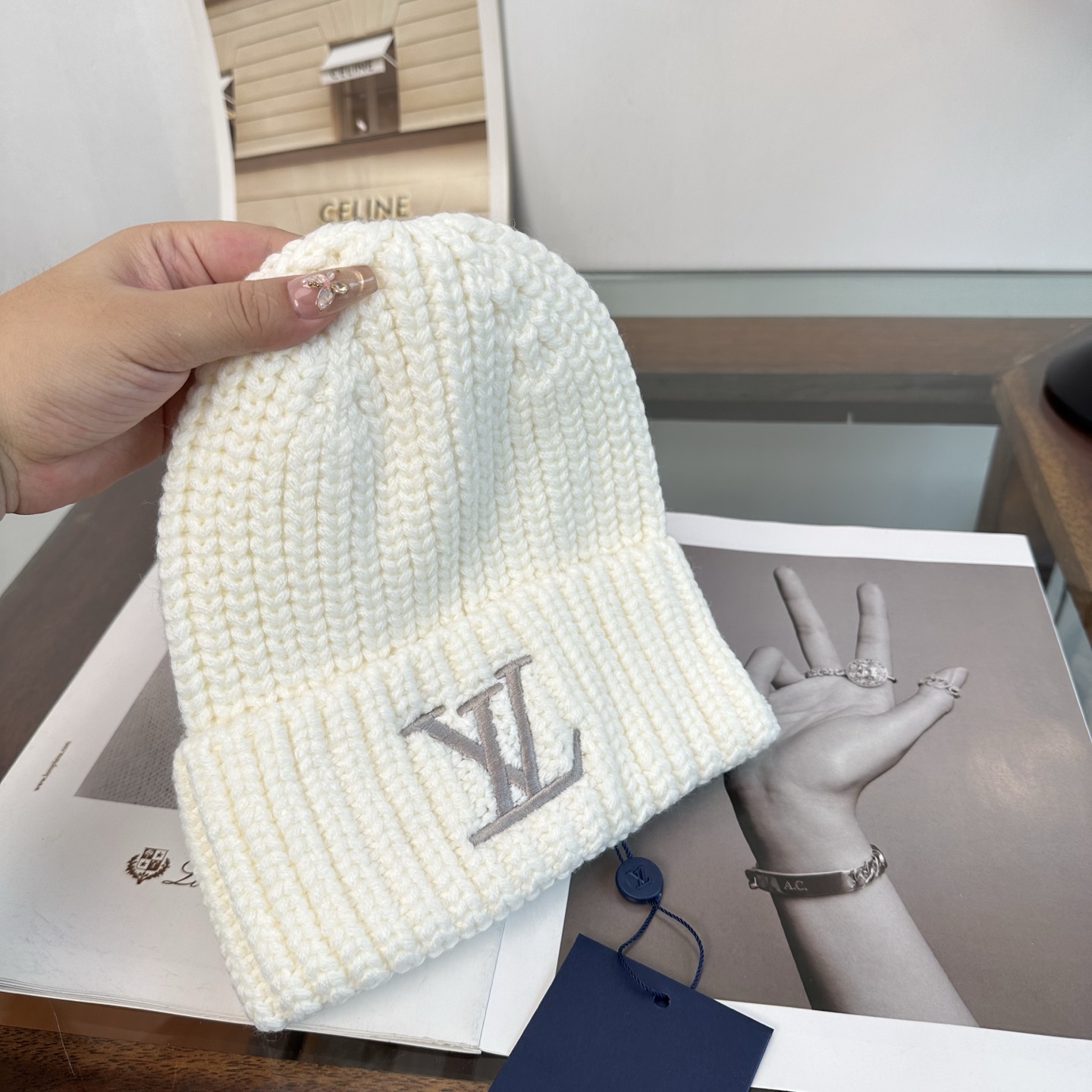LV👒 秋冬新款针织毛线帽，超火爆💖质感一流，出街超好搭配！减龄神器
