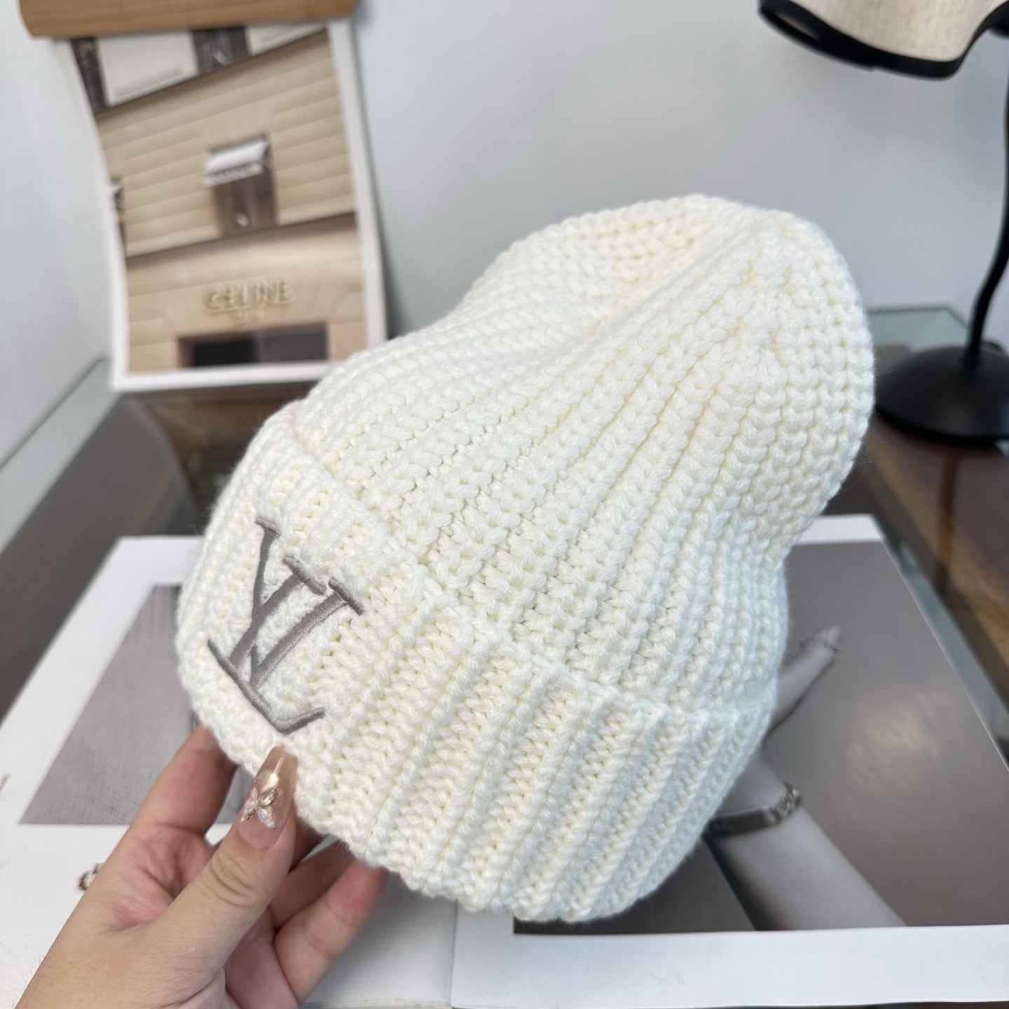 LV👒 秋冬新款针织毛线帽，超火爆💖质感一流，出街超好搭配！减龄神器