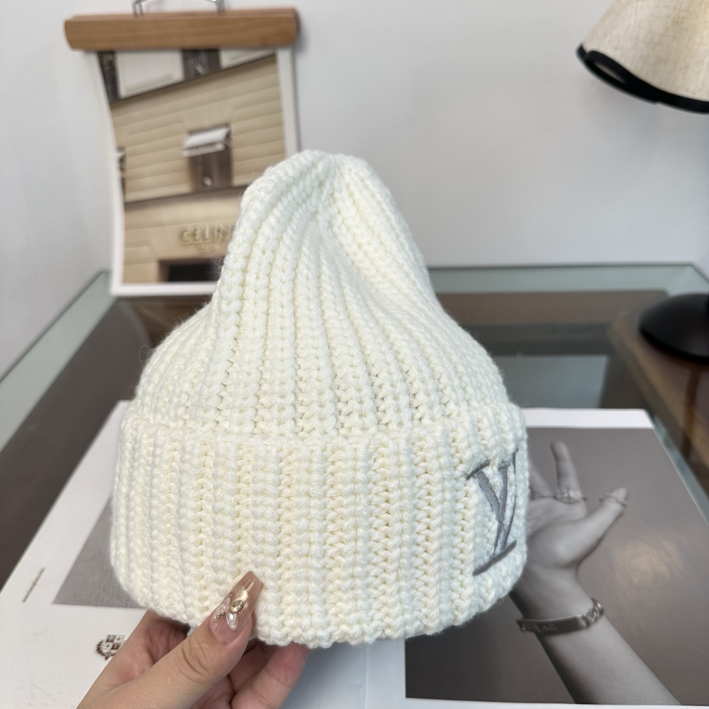 LV👒 秋冬新款针织毛线帽，超火爆💖质感一流，出街超好搭配！减龄神器