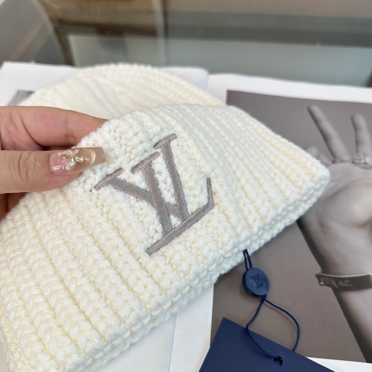 LV👒 秋冬新款针织毛线帽，超火爆💖质感一流，出街超好搭配！减龄神器