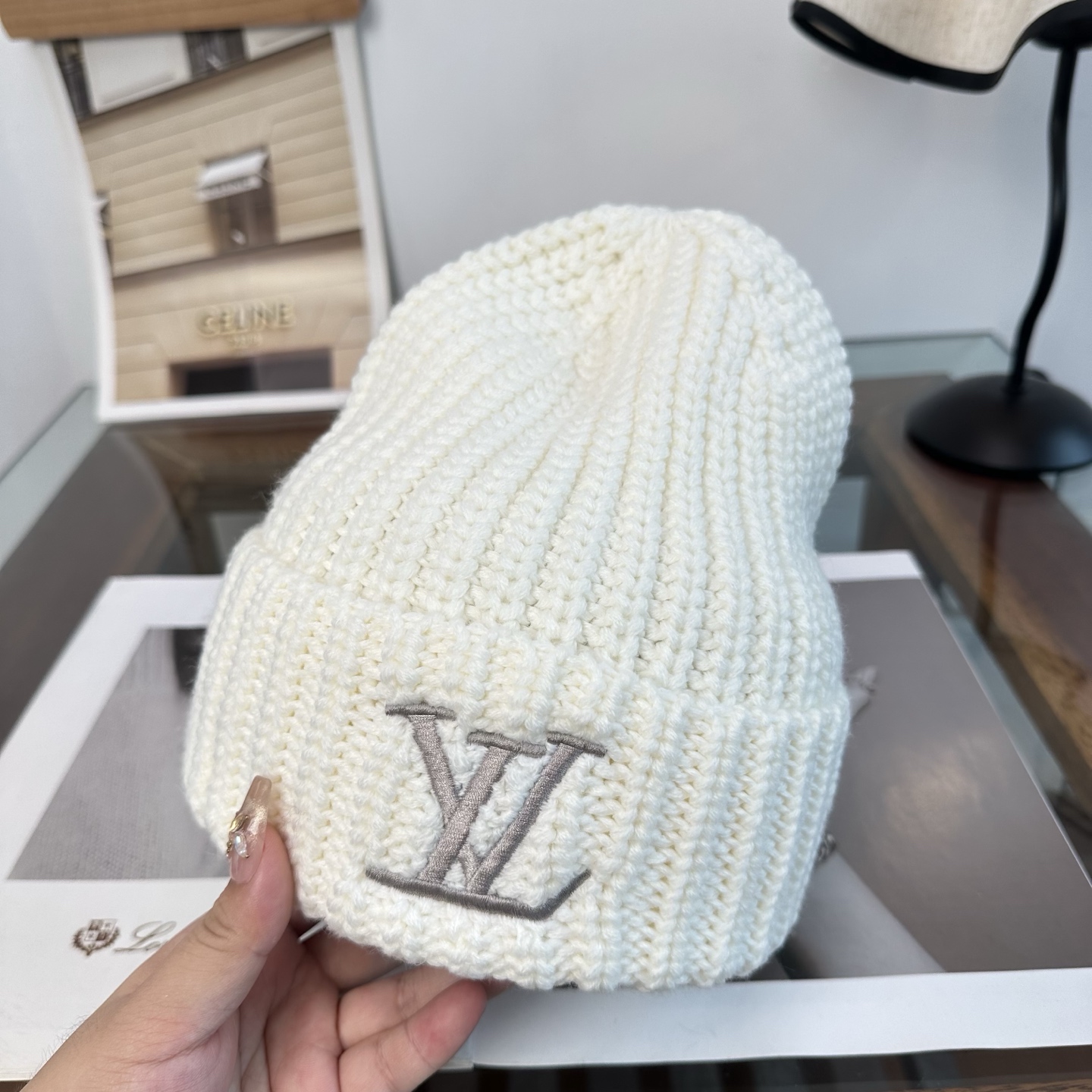 LV👒 秋冬新款针织毛线帽，超火爆💖质感一流，出街超好搭配！减龄神器