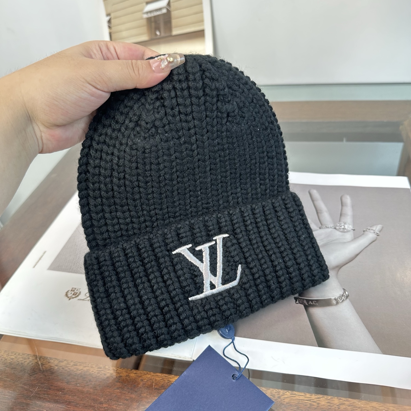 LV👒 秋冬新款针织毛线帽，超火爆💖质感一流，出街超好搭配！减龄神器