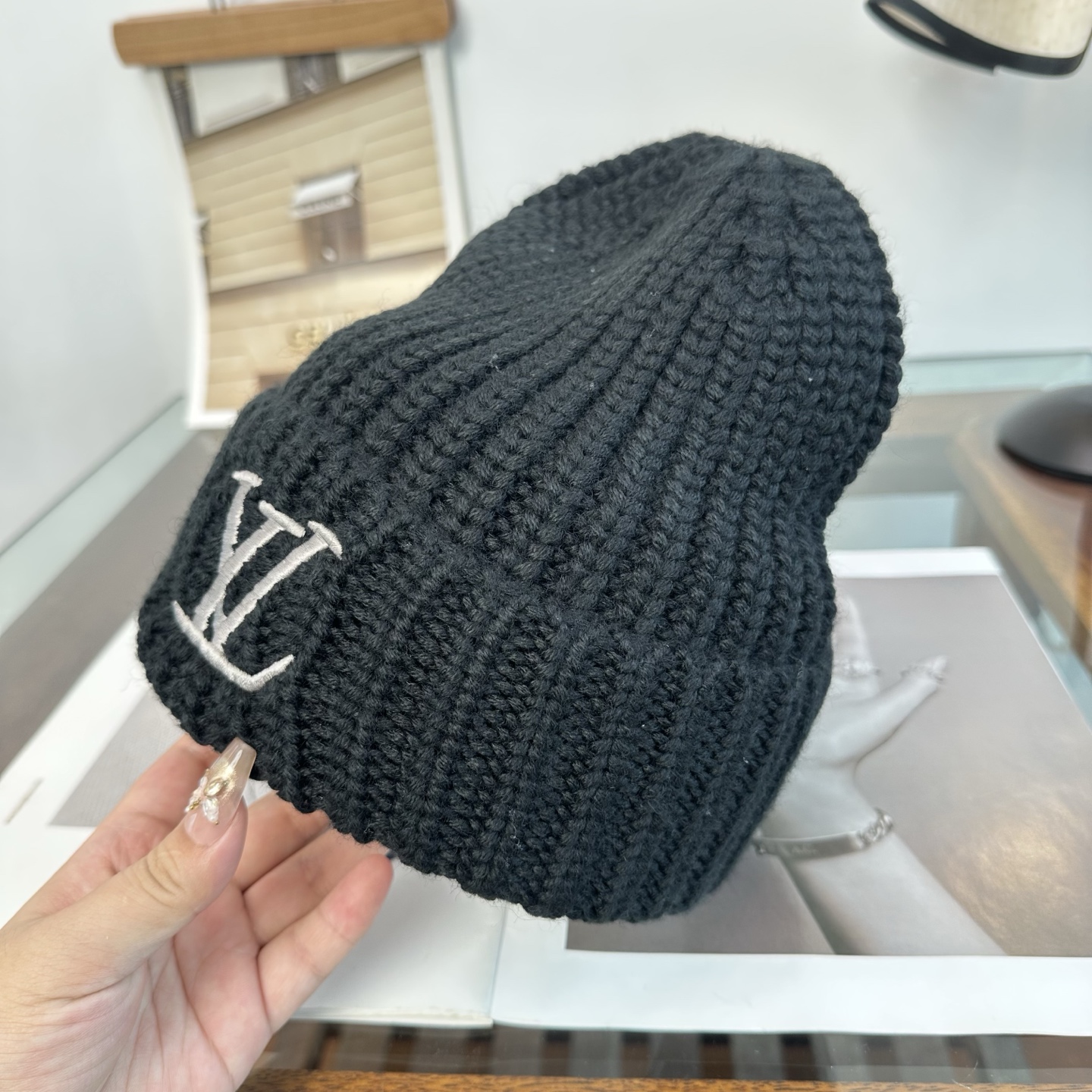 LV👒 秋冬新款针织毛线帽，超火爆💖质感一流，出街超好搭配！减龄神器