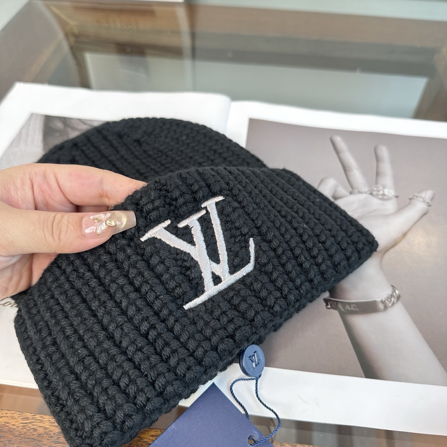 LV👒 秋冬新款针织毛线帽，超火爆💖质感一流，出街超好搭配！减龄神器