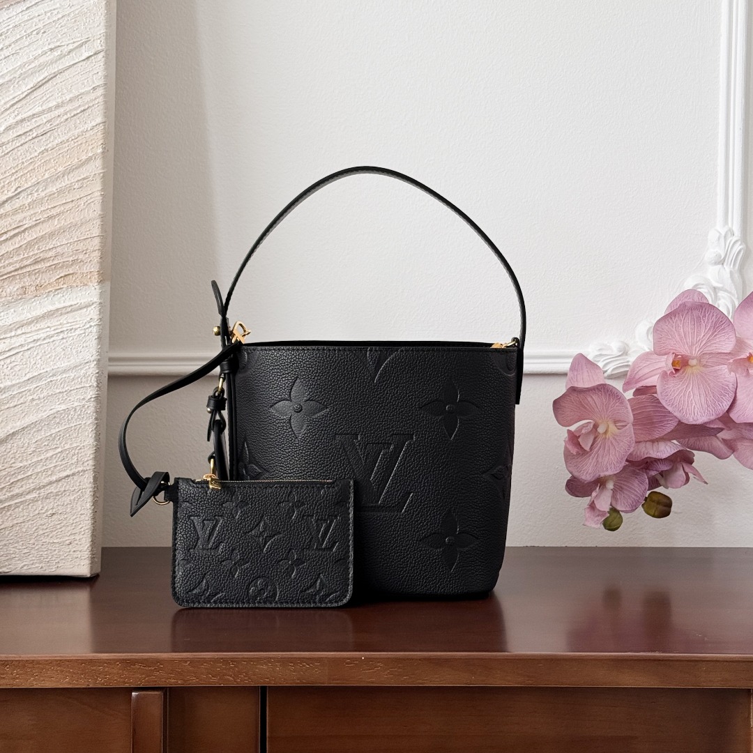 Louis Vuitton Allinbb-
M13480
18x16x12cm