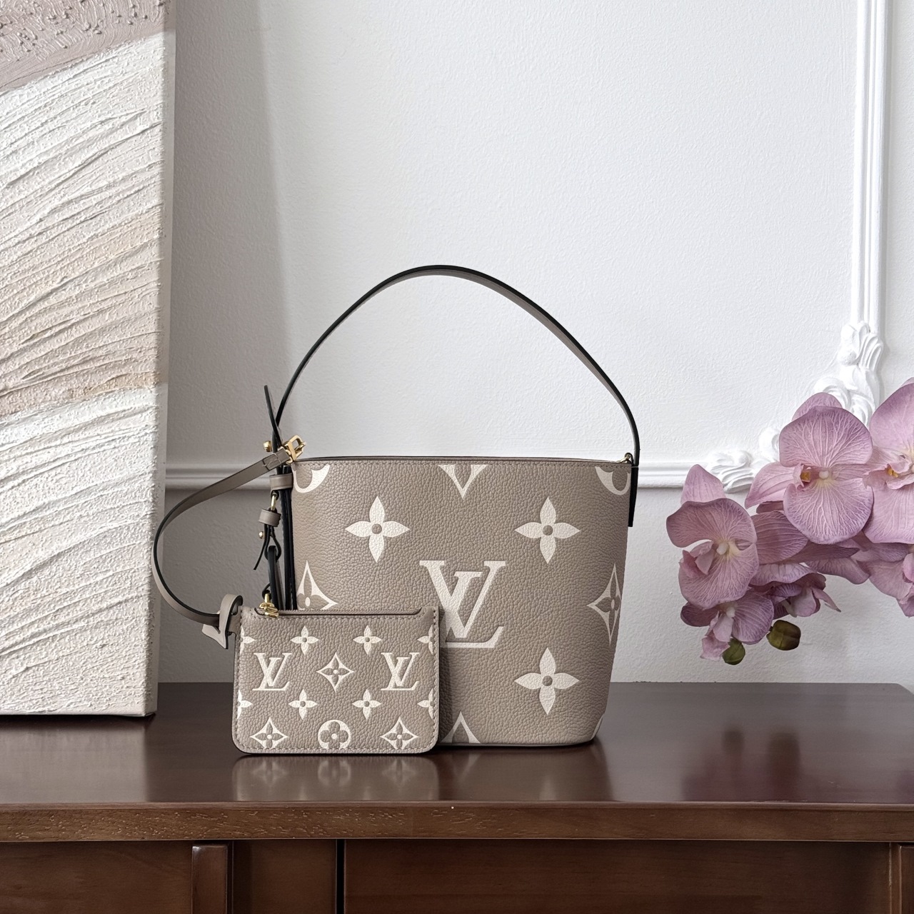 Louis Vuitton Allinbb-
M13045
18x16x12cm