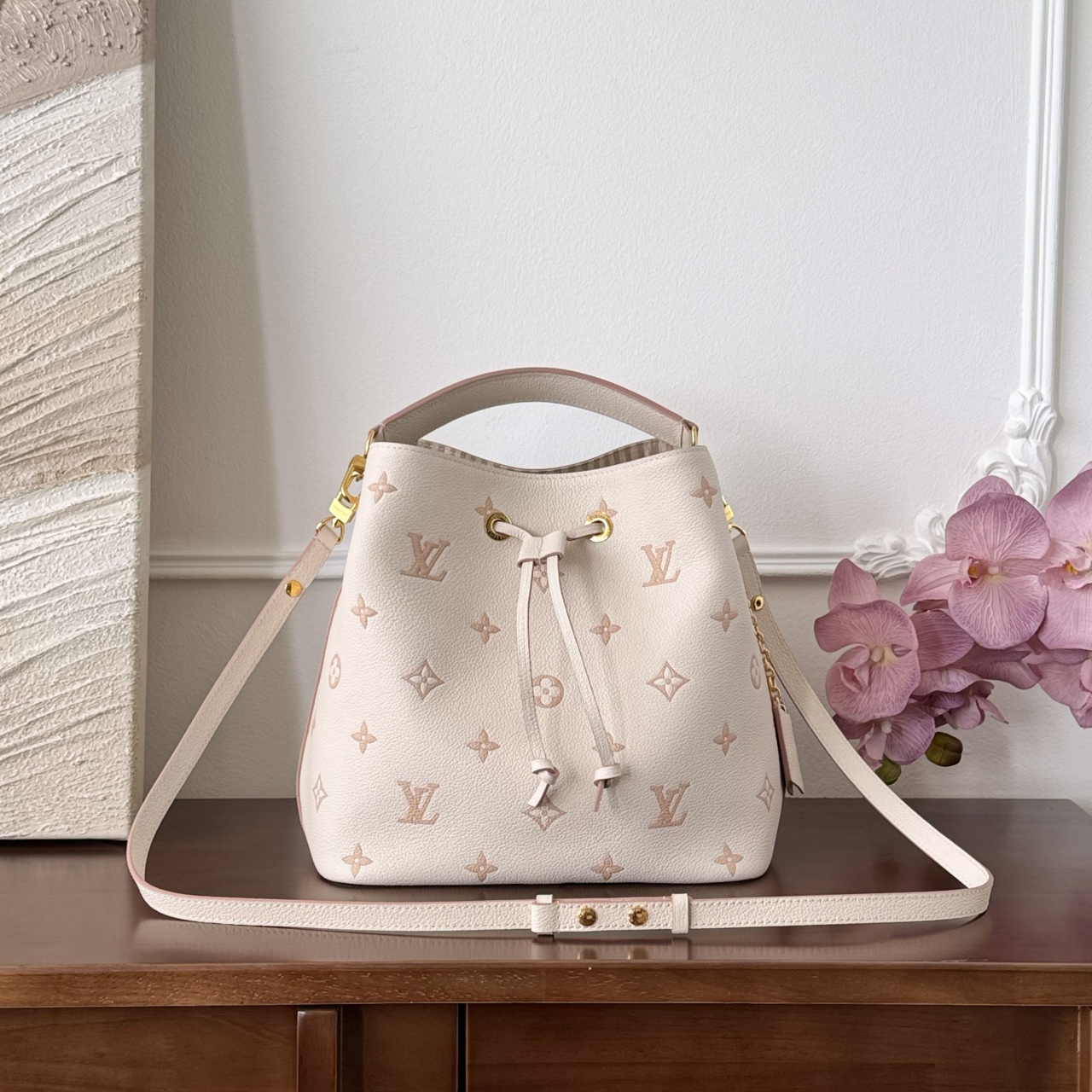 Louis Vuitton -
M14401
26x17.5x26cm