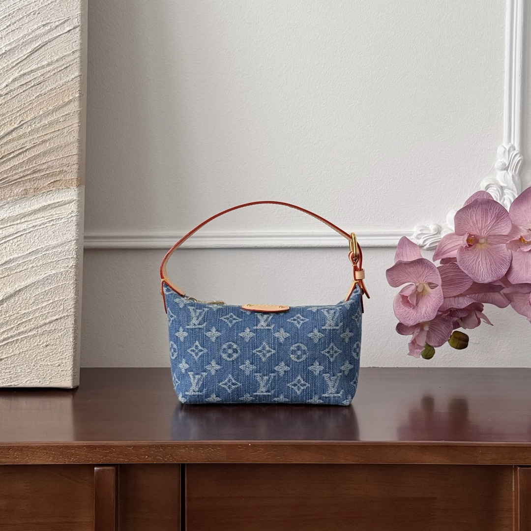 Louis Vuitton -
M82949
11x18.5x6.5cm