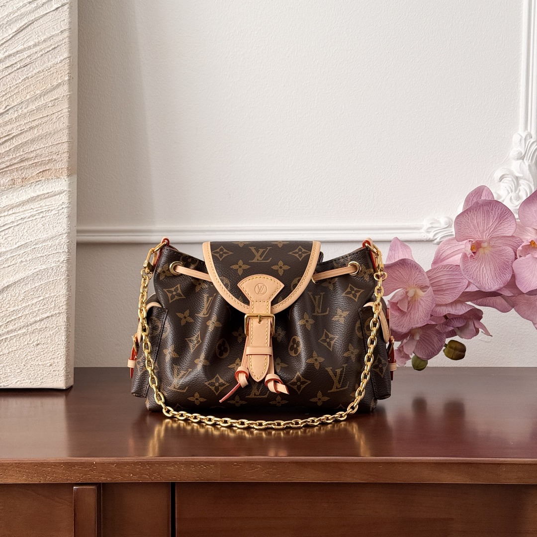 Louis Vuitton M25085
27x12x17cm