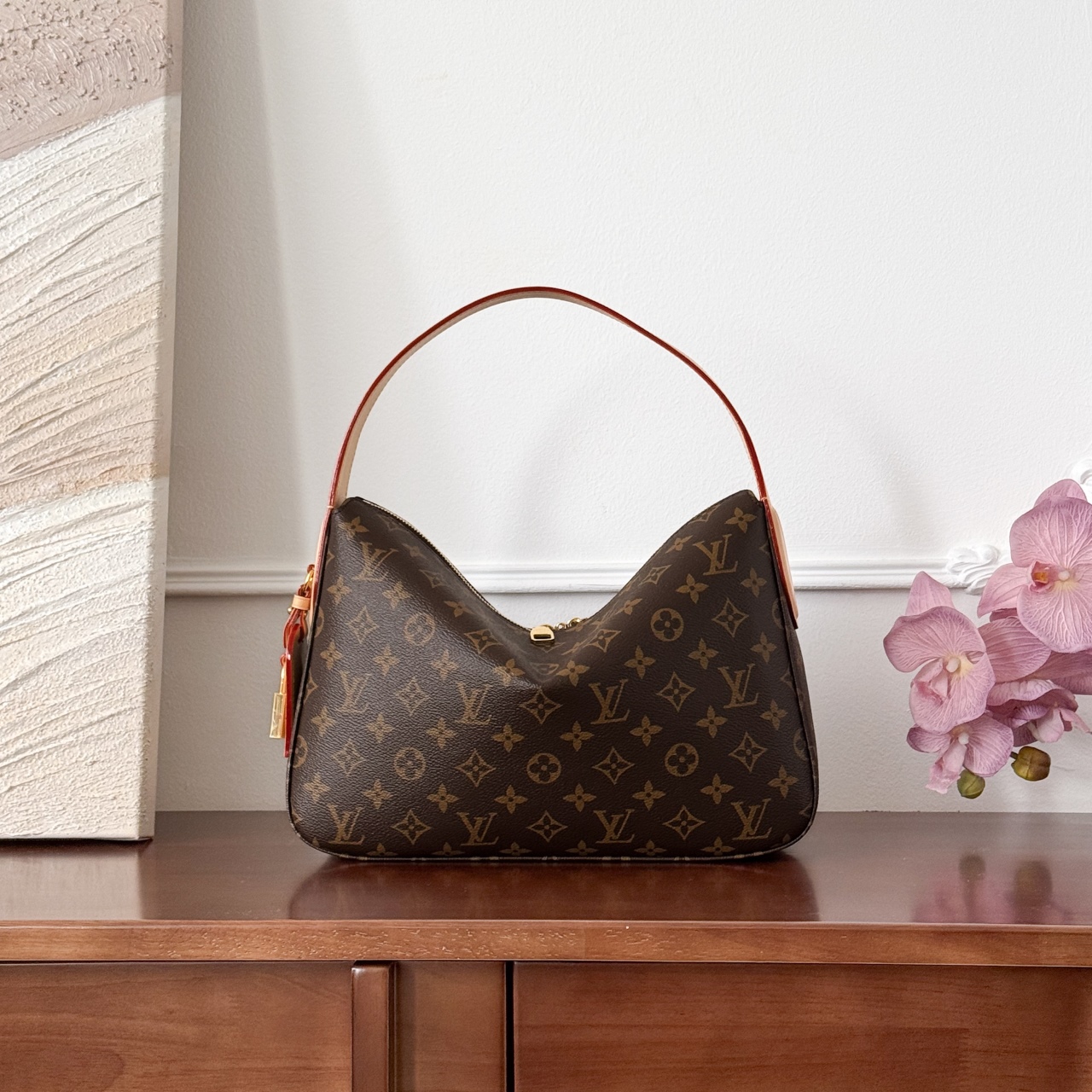 Louis Vuitton -
M11952
22x9x33cm