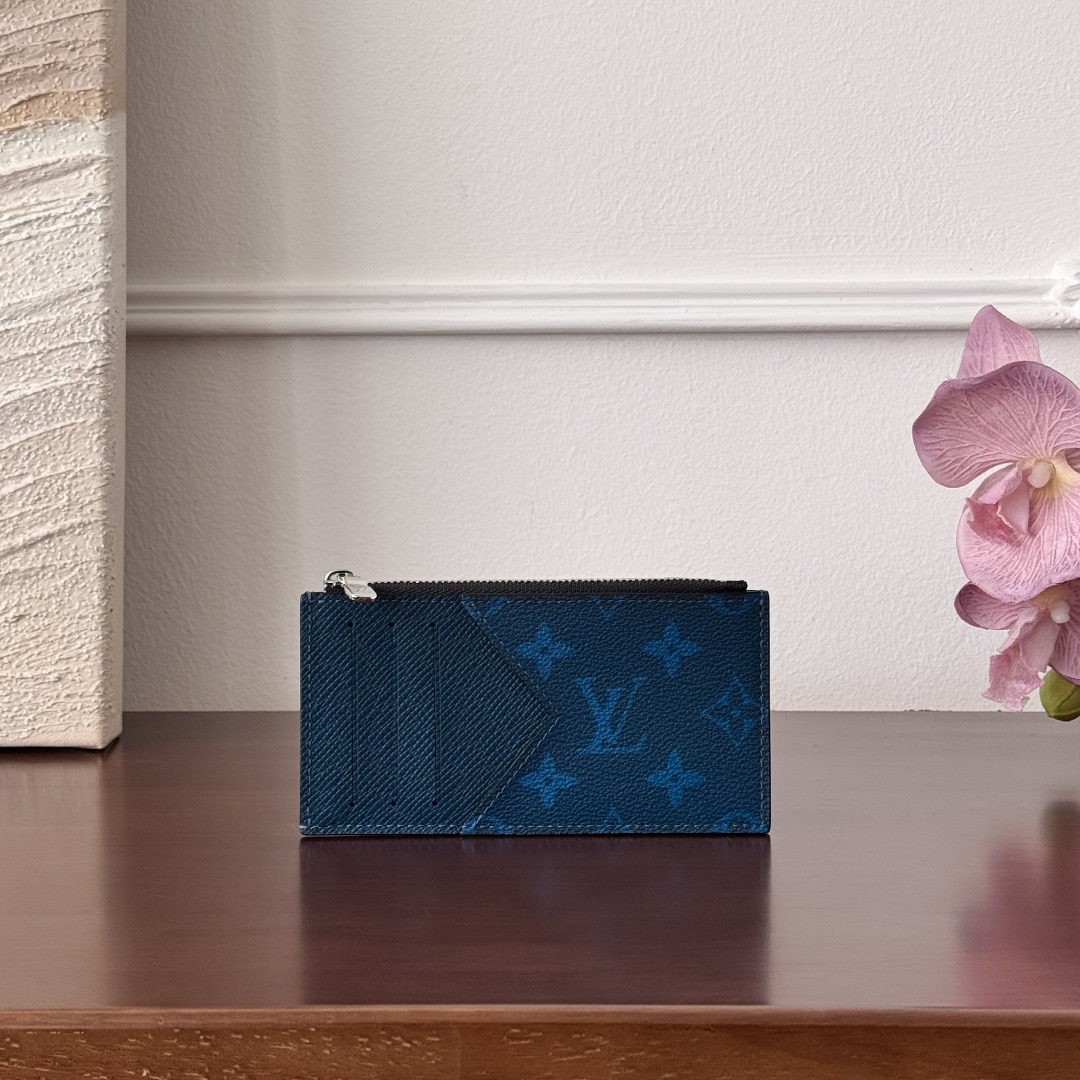 Louis Vuitton -
M30270
12x0.8x8cm