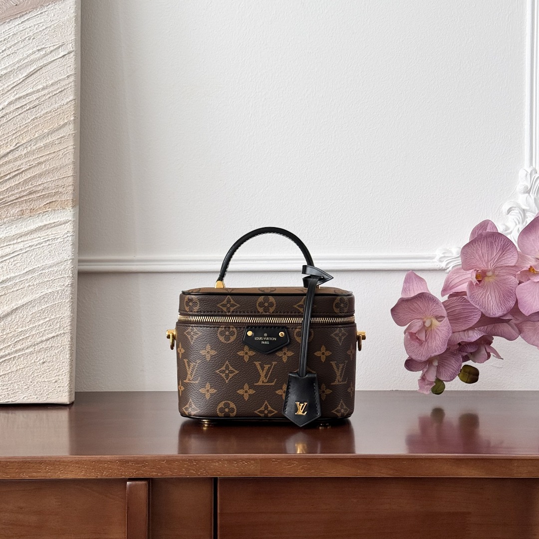 Louis Vuitton -
M47128
19x11x13cm