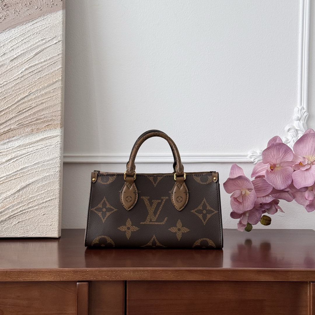 Louis Vuitton onthego-
M46653
25x13x10cm