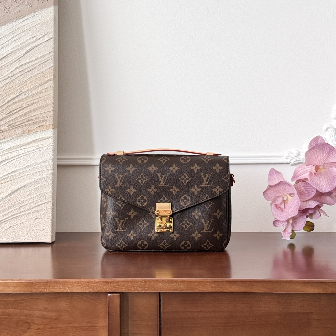 Louis Vuitton -
M44875
25x19x7cm