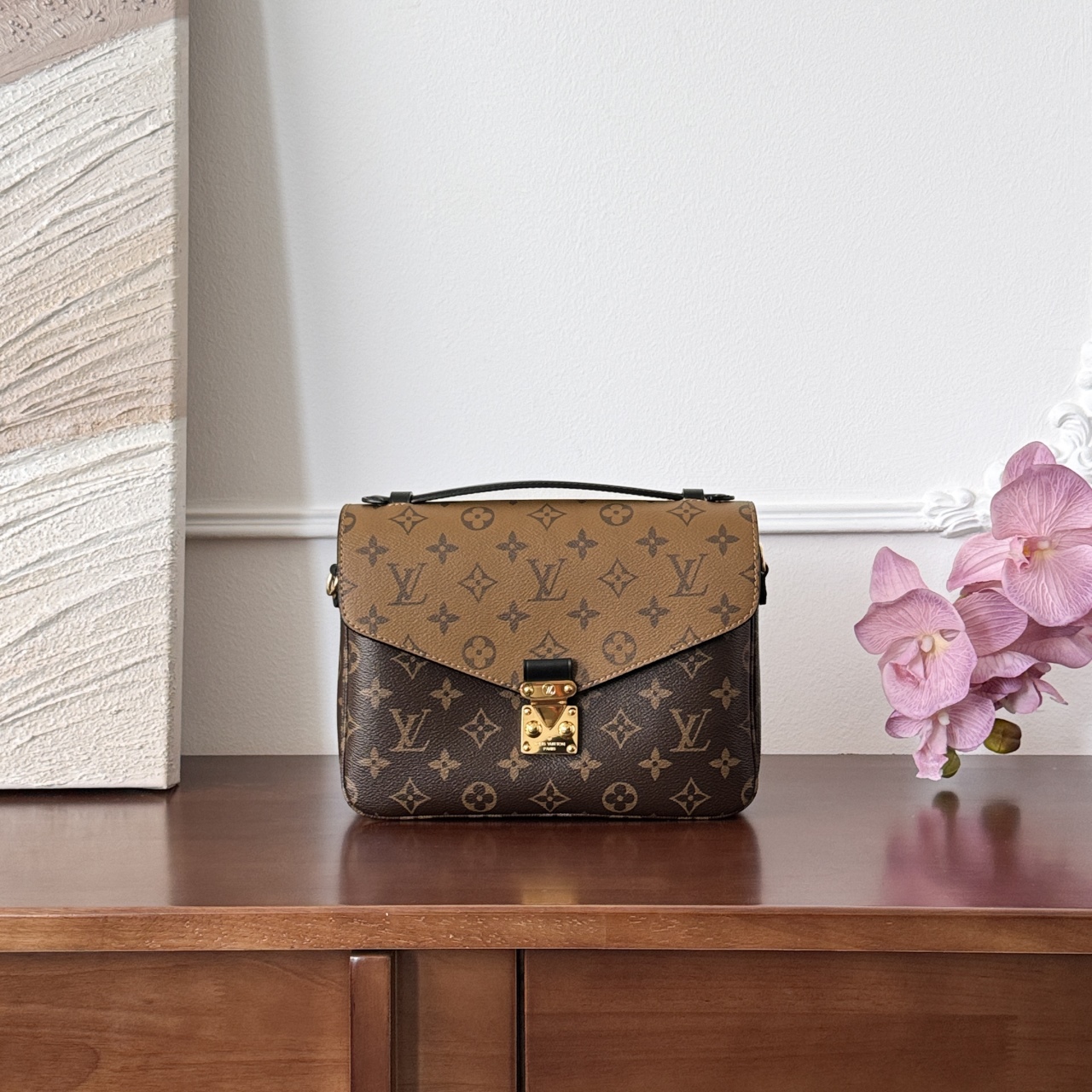 Louis Vuitton -
M44876
25x19x7cm