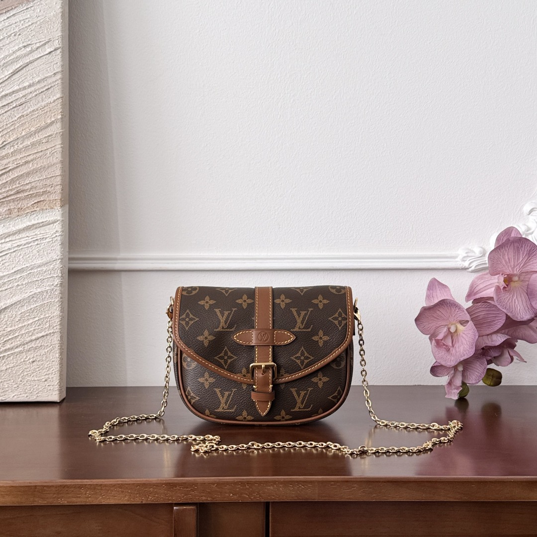 Louis Vuitton DUO BB-
M26592
14x6x19cm