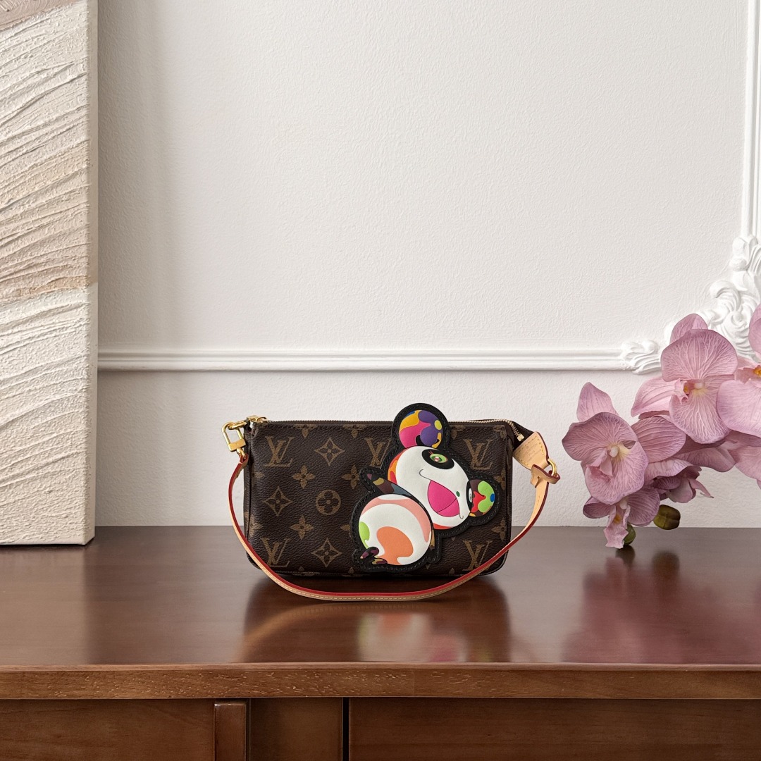 Louis Vuitton &
M13440
13x4x22cm