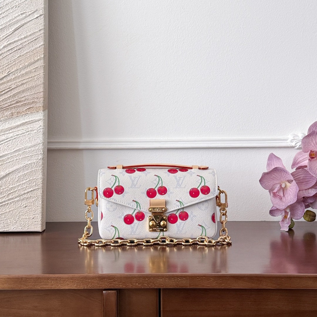 Louis Vuitton -
M14231
12x4.3x23.5cm