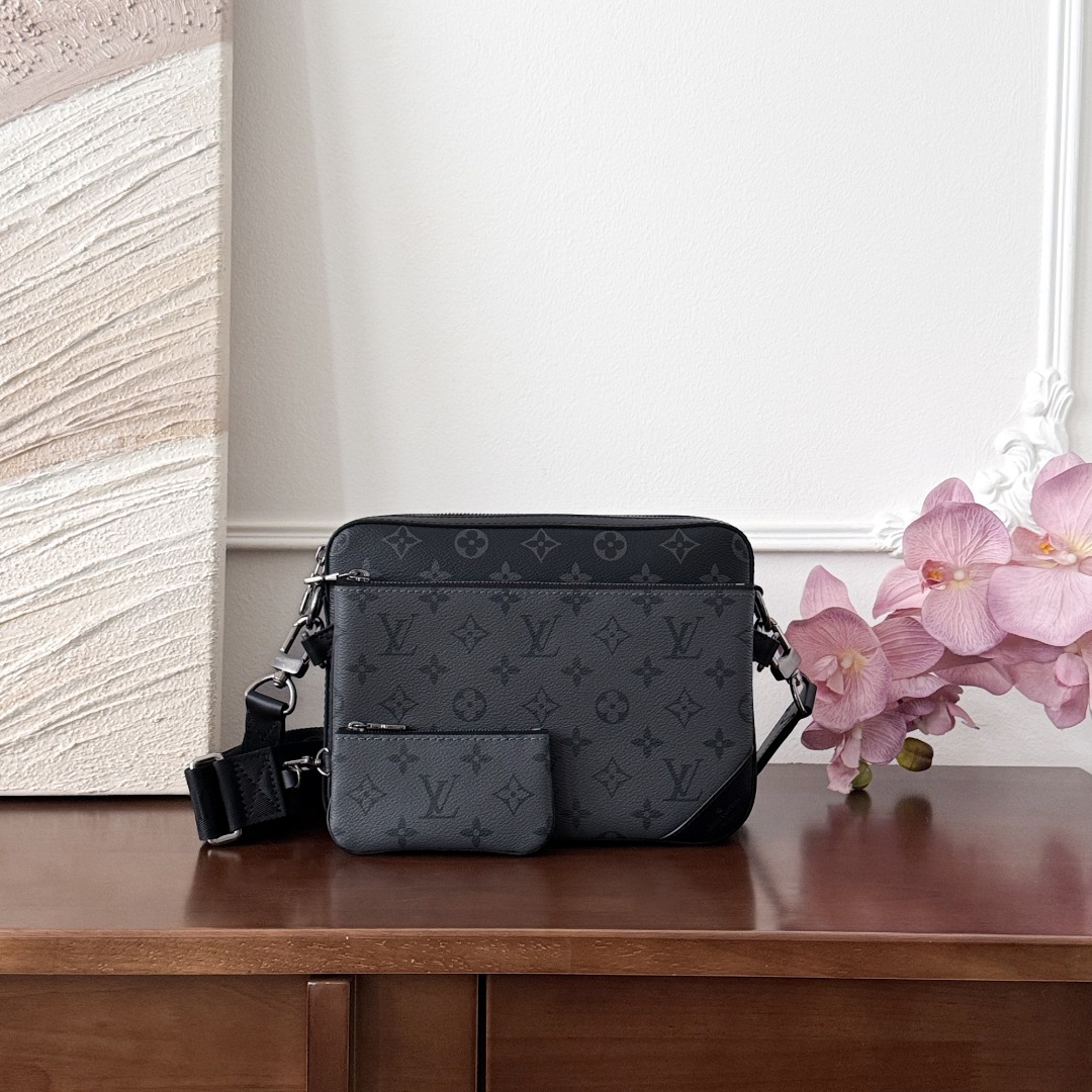 Louis Vuitton -
M69443
25x19x7cm