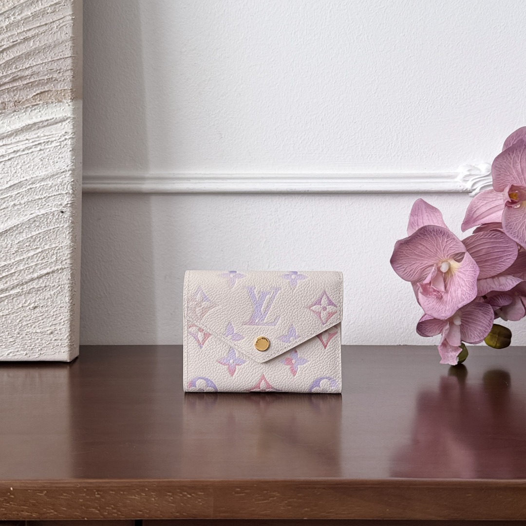 Louis Vuitton -
M25649
9.5x2.5x12cm