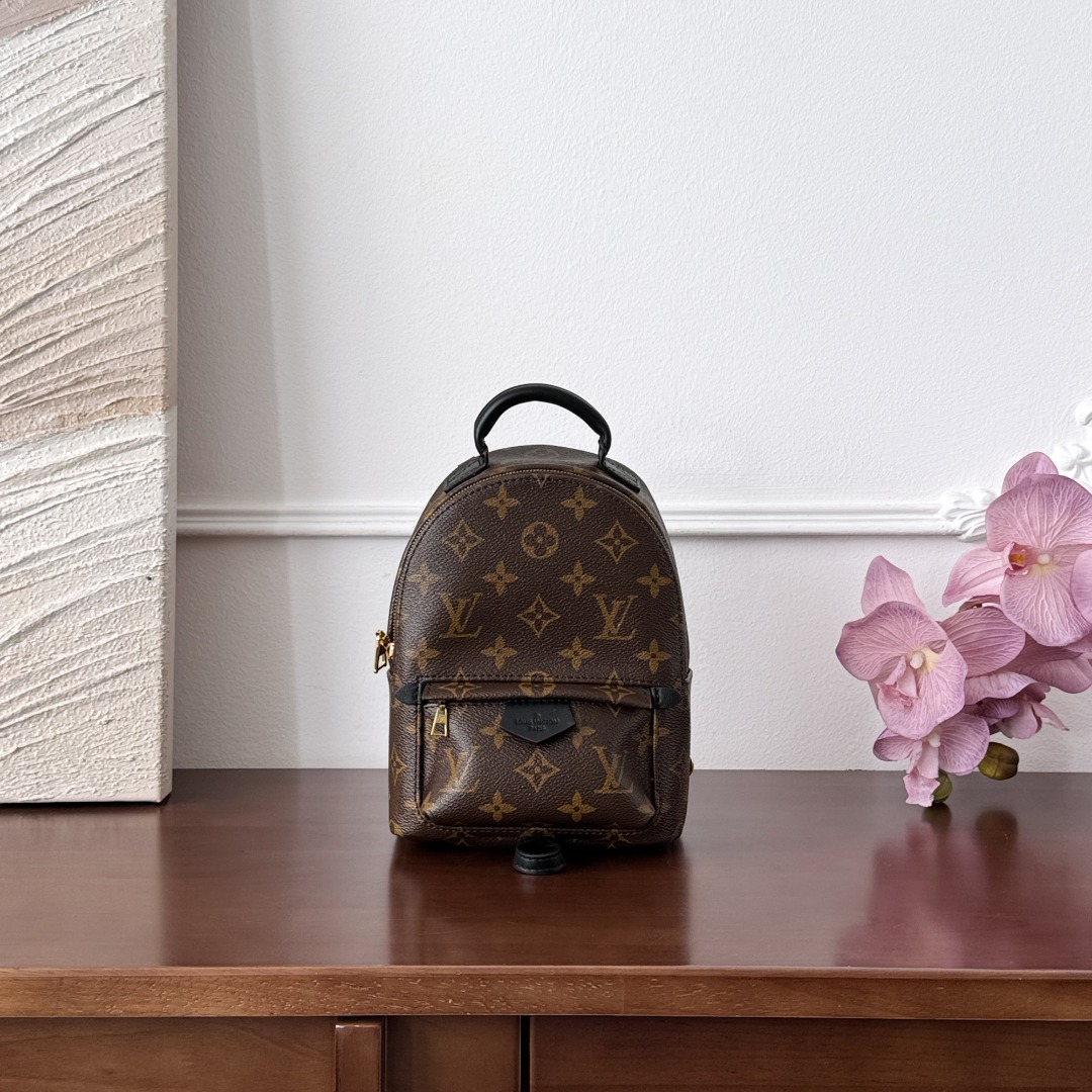 Louis Vuitton -mini
M44873-
17x22x10cm