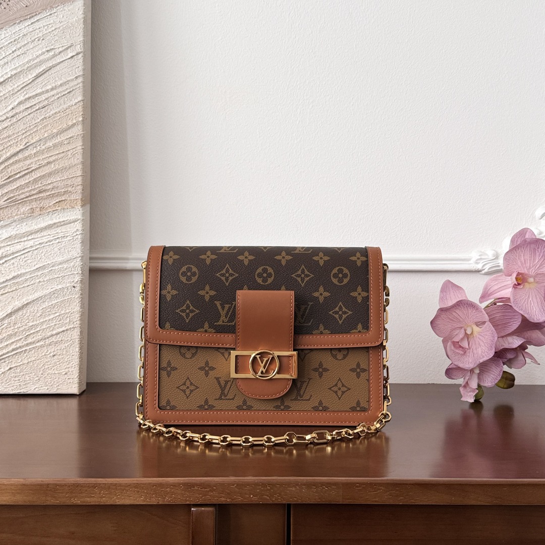 Louis Vuitton -
M45958
25x17x10.5cm