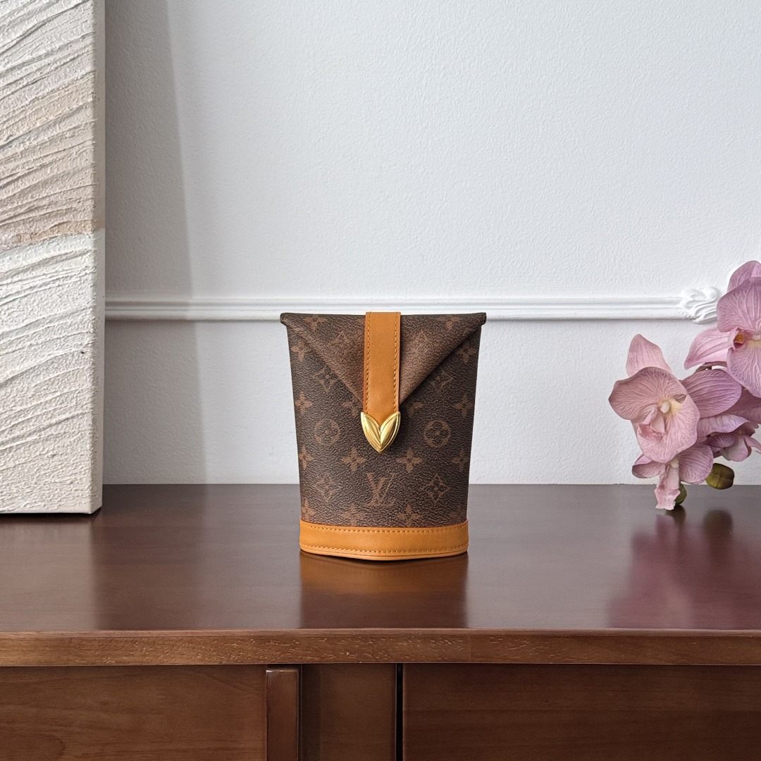 Louis Vuitton ENVELOPE POUCH