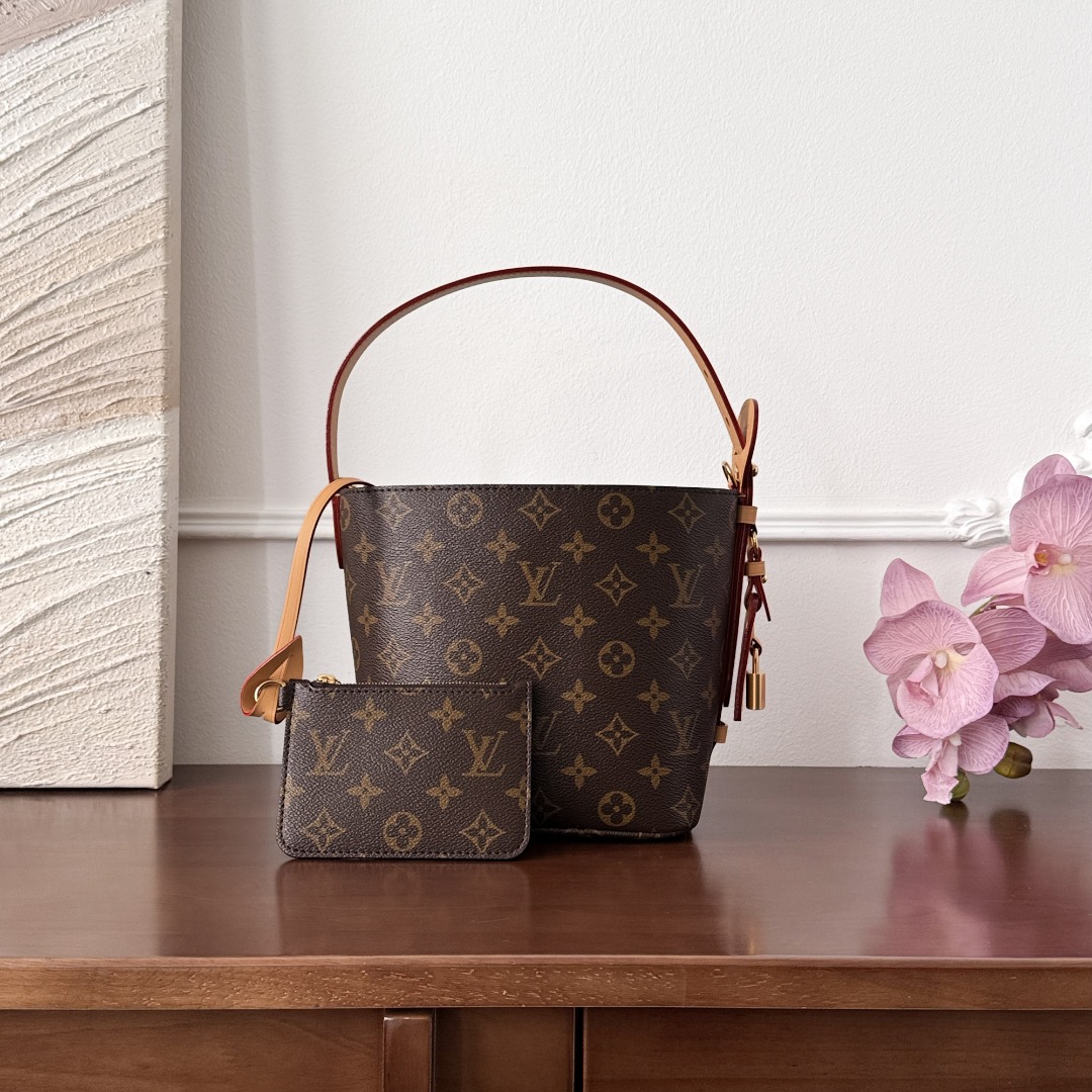 Louis Vuitton Allinbb-
M12925
18x12x16cm