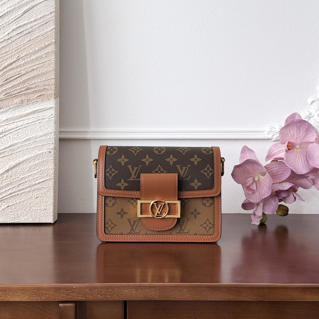 Louis Vuitton mini Dauphine