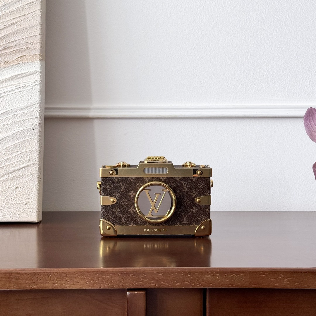 Louis Vuitton Pic Trunk
M47116
14x10x5cm