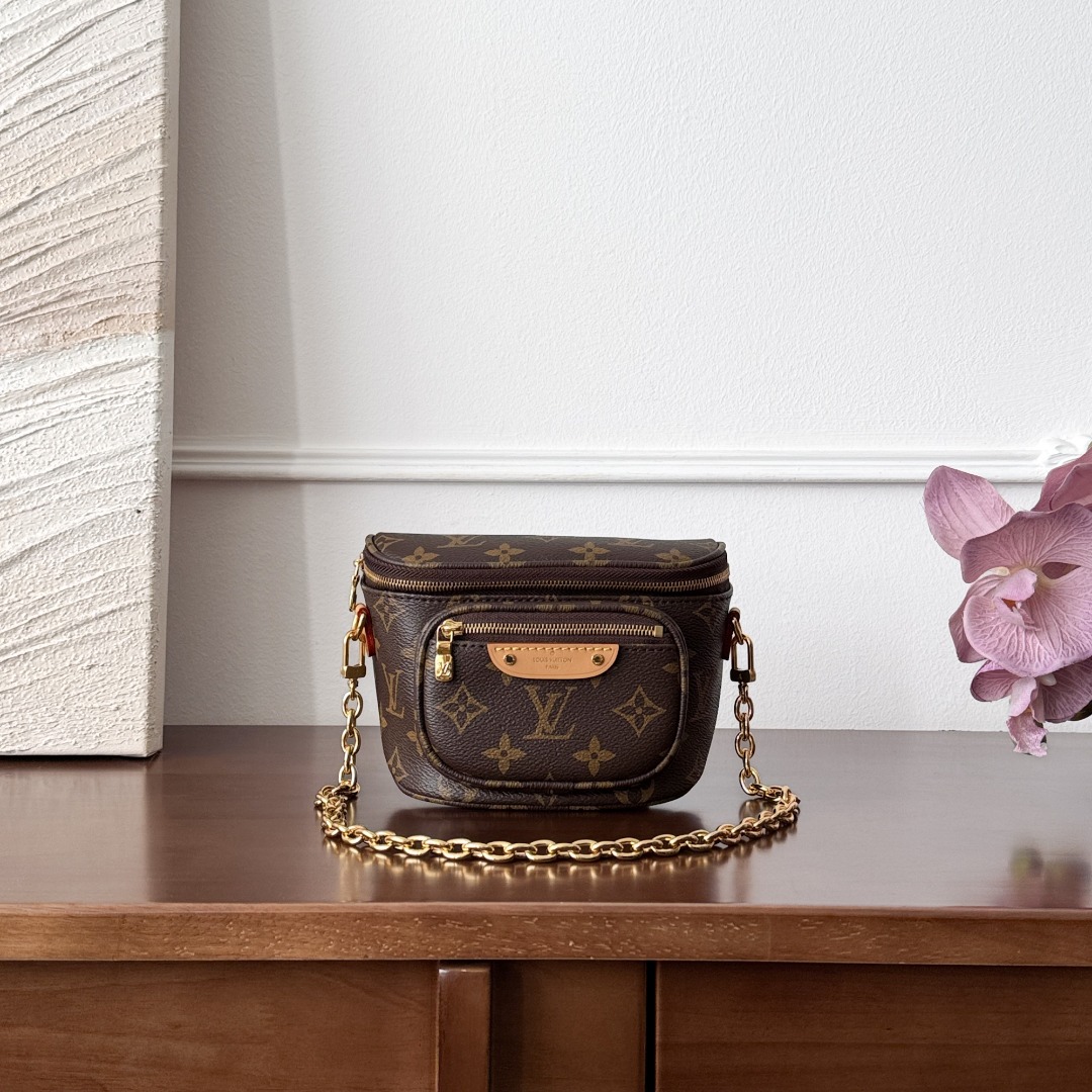 Louis Vuitton -
M82335
17x12x9.5cm