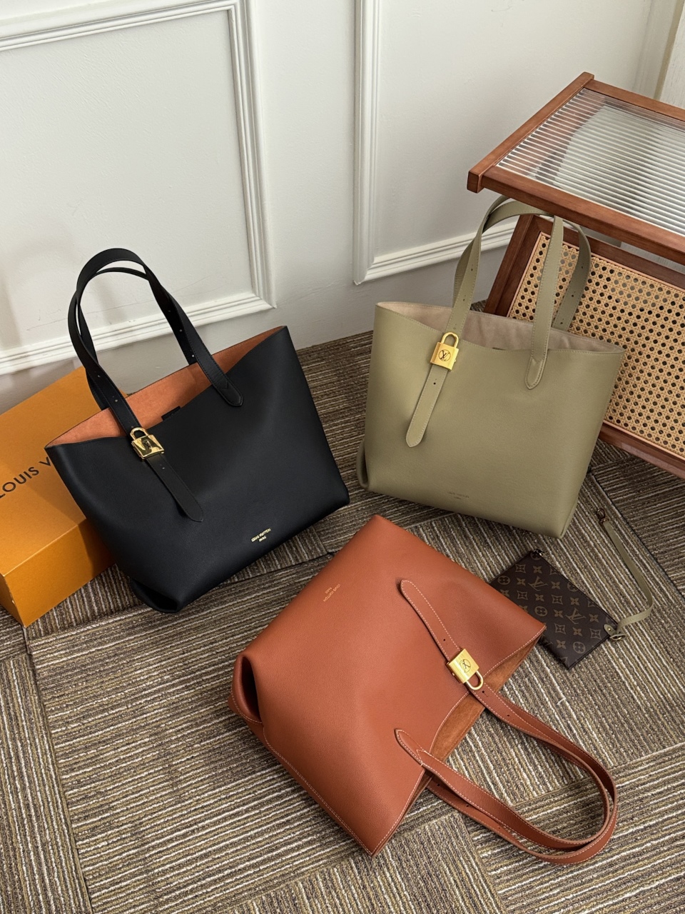 Louis Vuitton lowkeyhobo