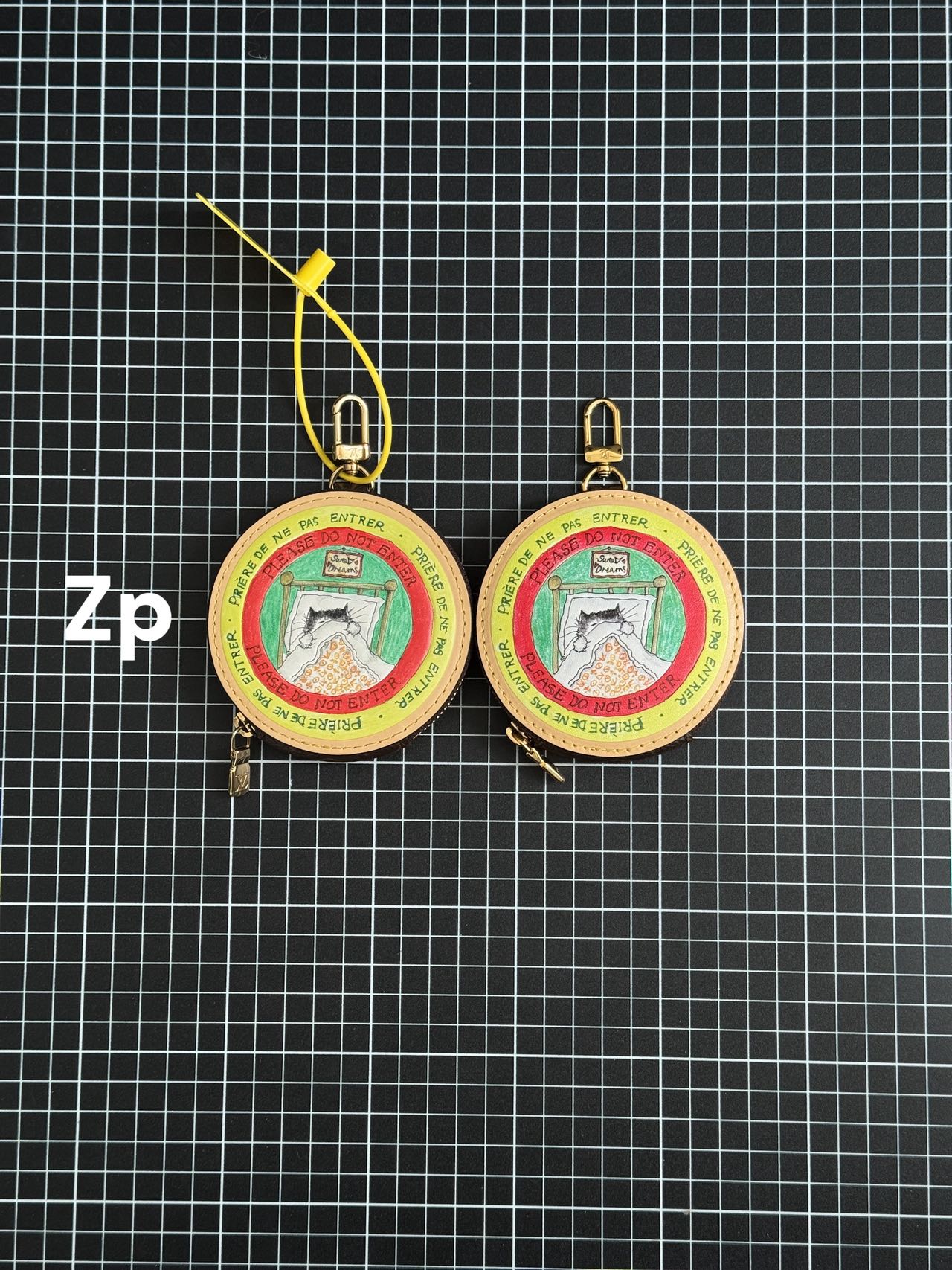 Louis Vuitton -
M15140
🆚zp